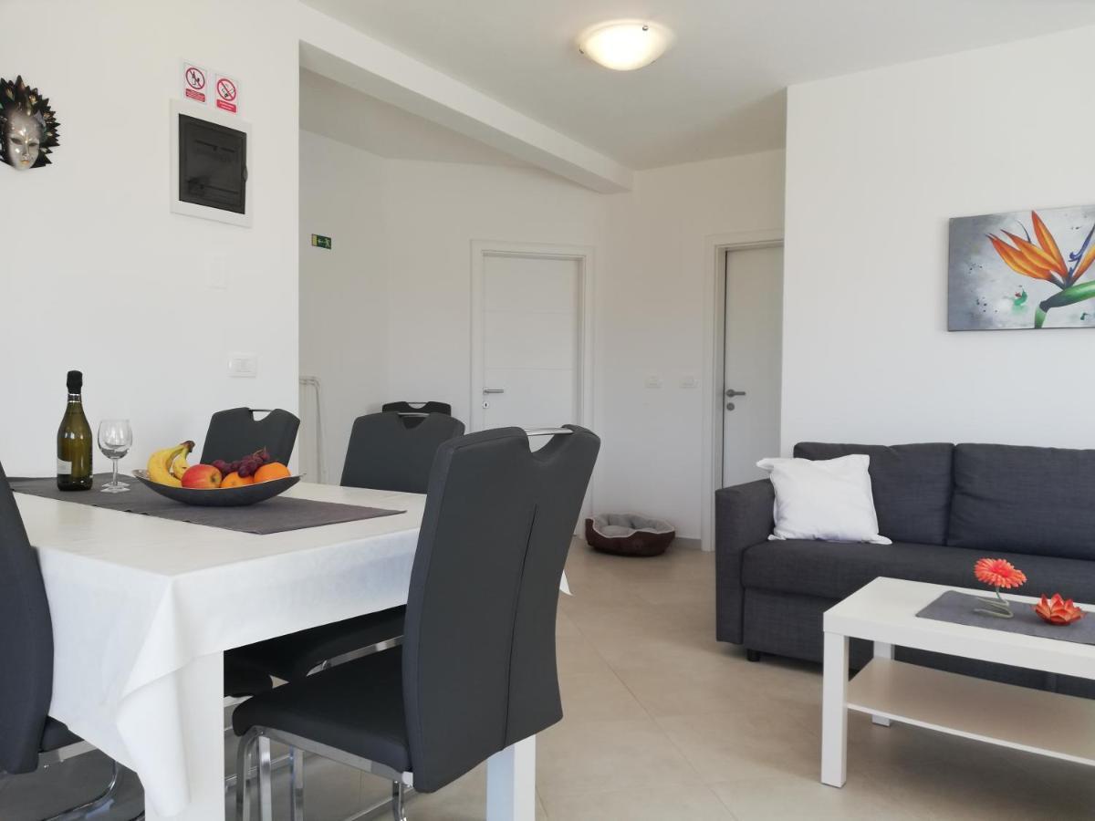Apartments Oleander Lovrecica-Residence With Pool Exteriör bild